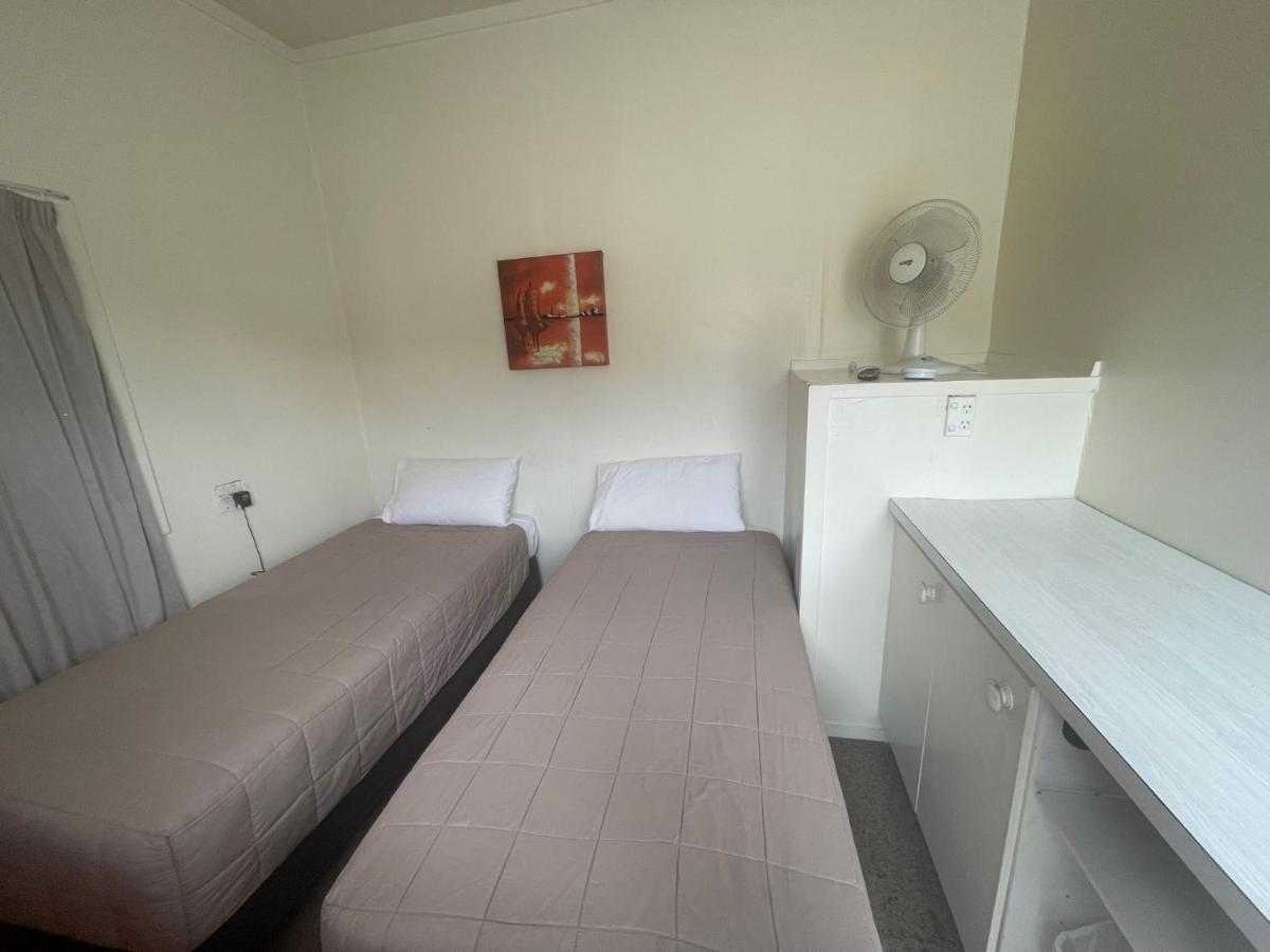 Camellia Court Family Motel Taupomeer Buitenkant foto