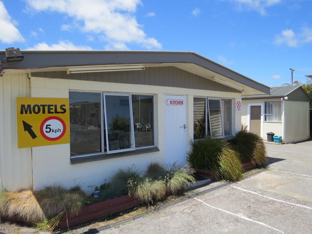 Camellia Court Family Motel Taupomeer Buitenkant foto