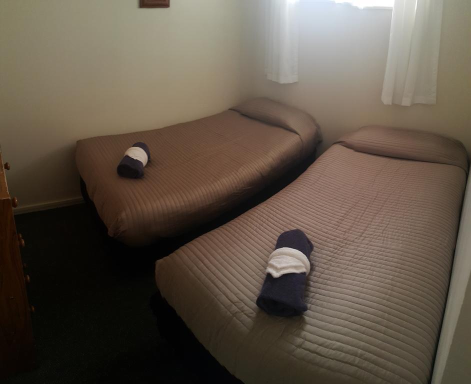 Camellia Court Family Motel Taupomeer Buitenkant foto