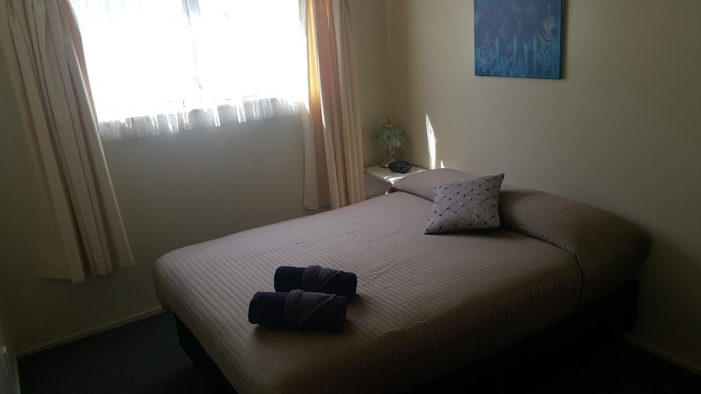 Camellia Court Family Motel Taupomeer Buitenkant foto