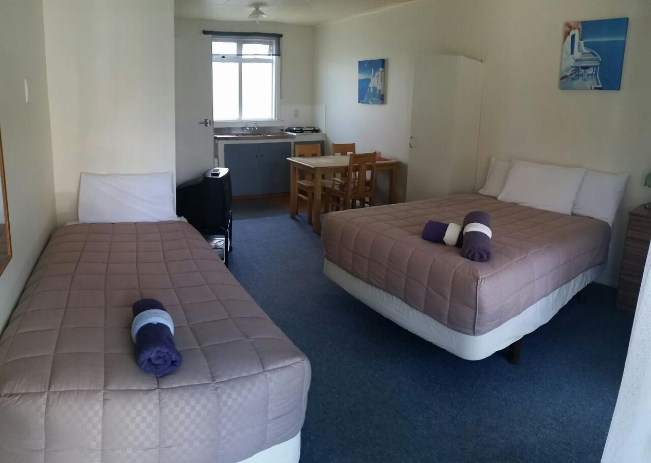 Camellia Court Family Motel Taupomeer Buitenkant foto