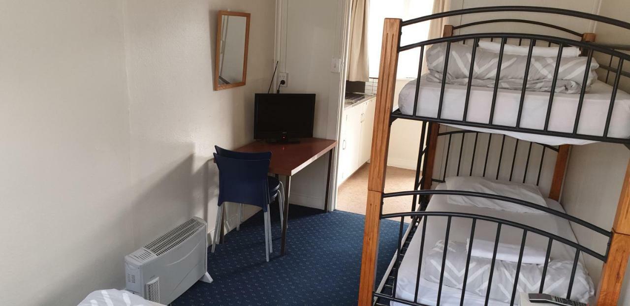 Camellia Court Family Motel Taupomeer Buitenkant foto